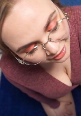 Сисястая в очках трахается с мужем